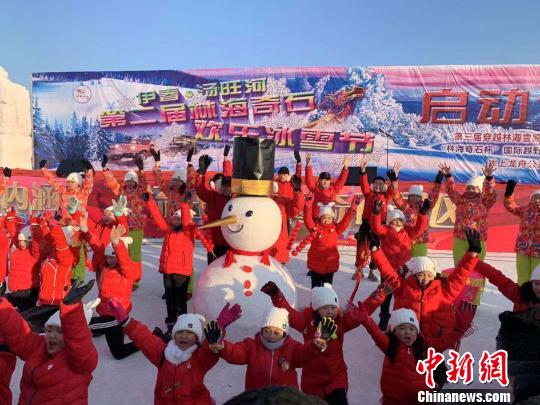 “穿越林海雪原”國際馬拉松賽鳴槍5000運(yùn)動(dòng)員參賽